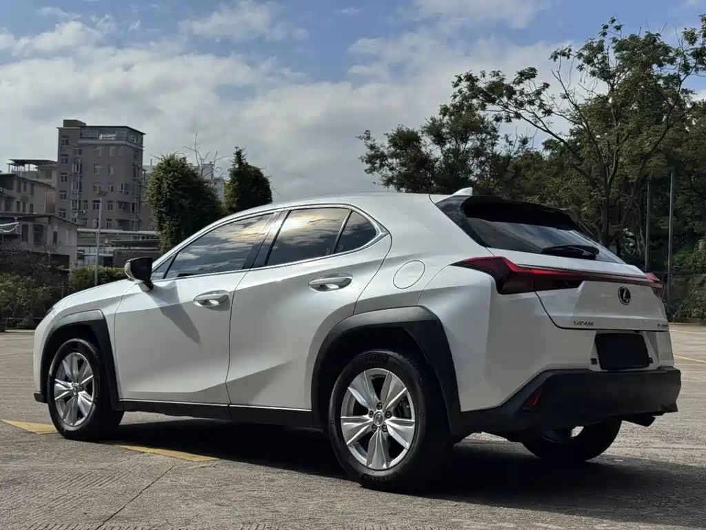 Lexus UX — фото 7