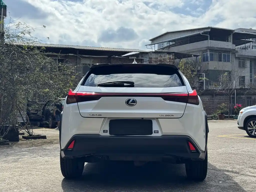 Lexus UX — фото 8