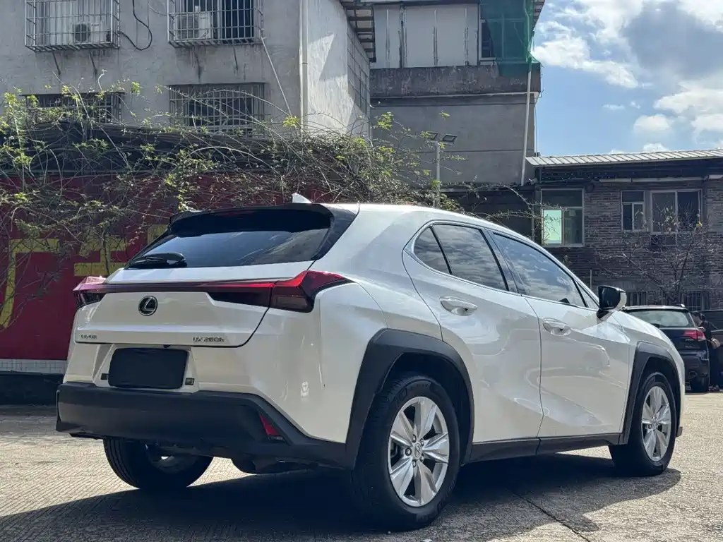 Lexus UX — фото 9