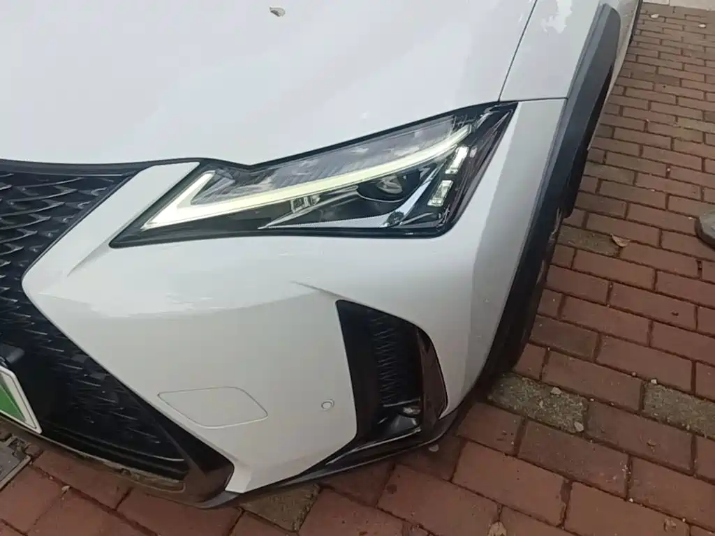 Lexus UX — фото 18