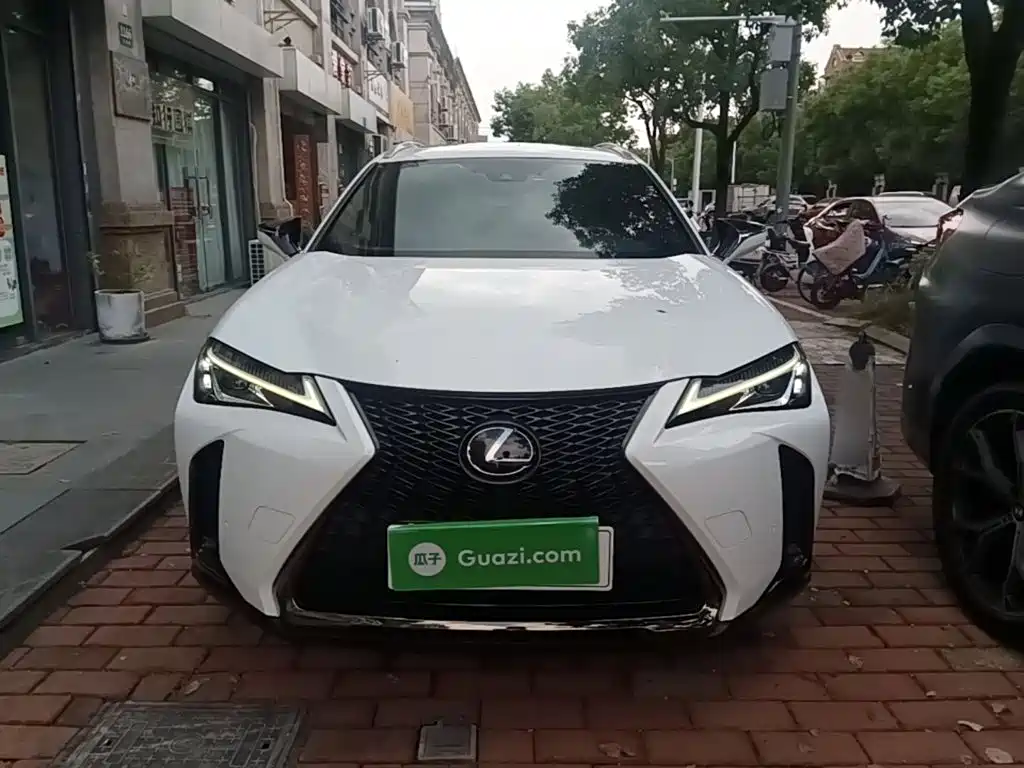 Lexus UX — фото 3