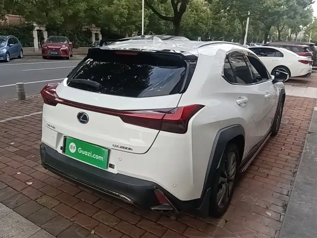 Lexus UX — фото 5