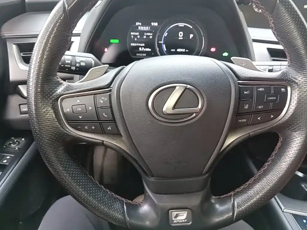 Lexus UX — фото 7