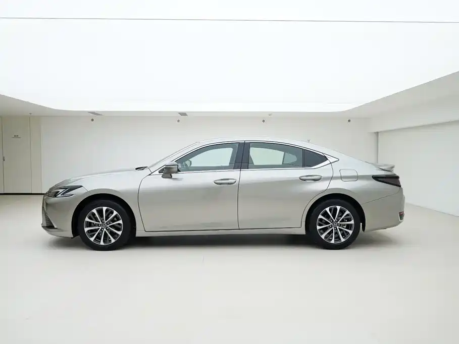 Lexus ES — фото 3
