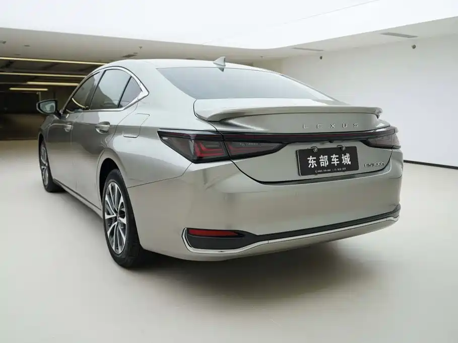 Lexus ES — фото 4
