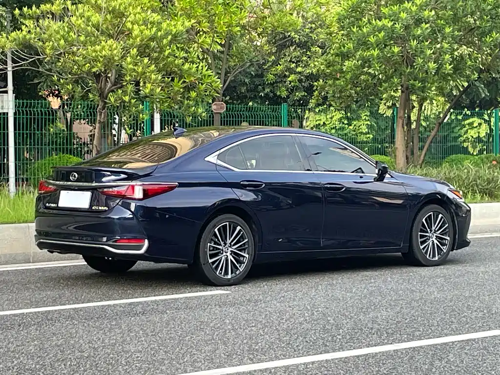Lexus ES — фото 16