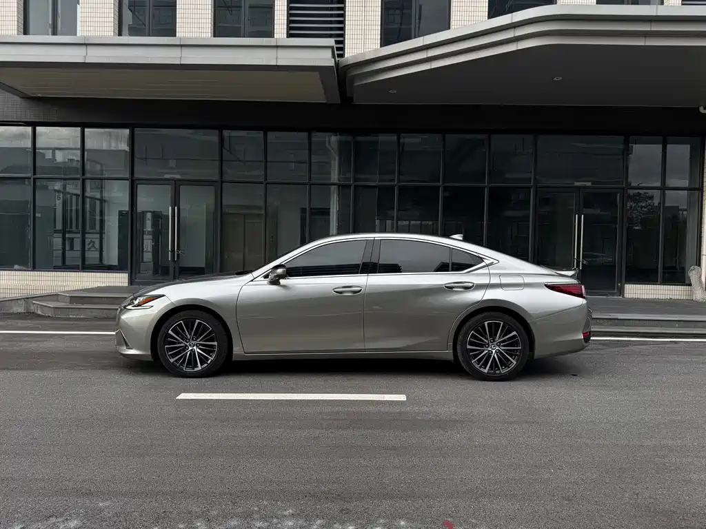 Lexus ES — фото 7