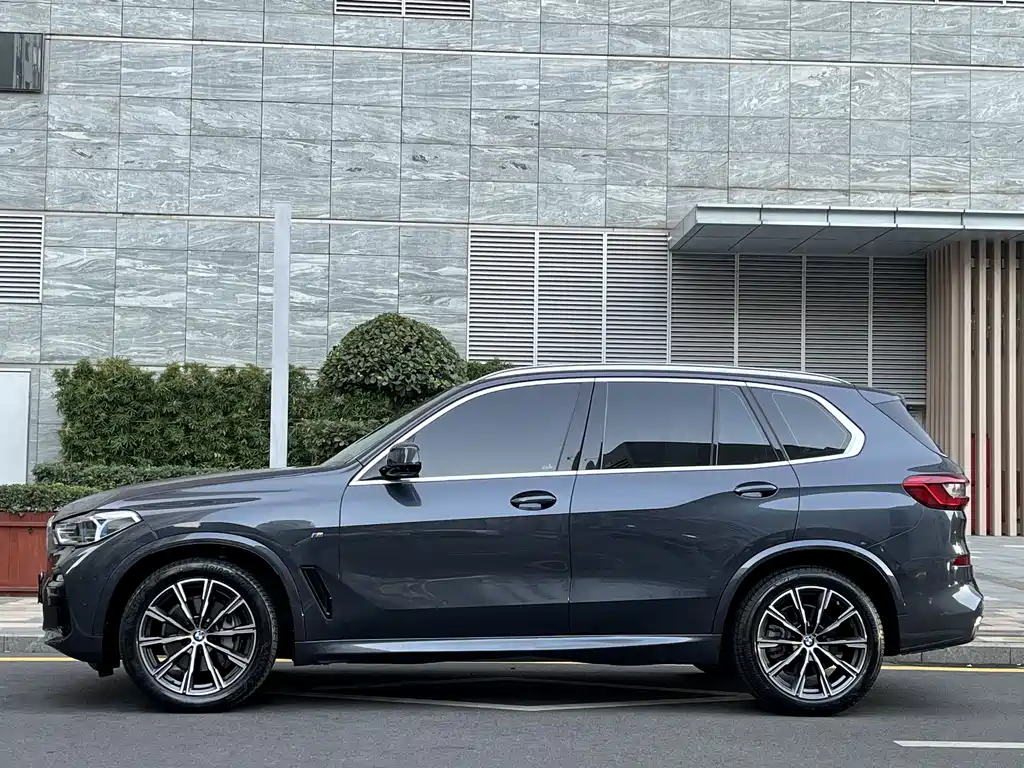 BMW X5 (Import) — фото 3