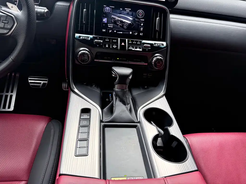 Lexus LX — фото 10