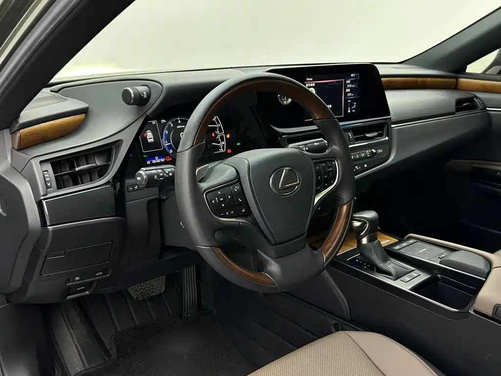 Lexus ES — фото 10