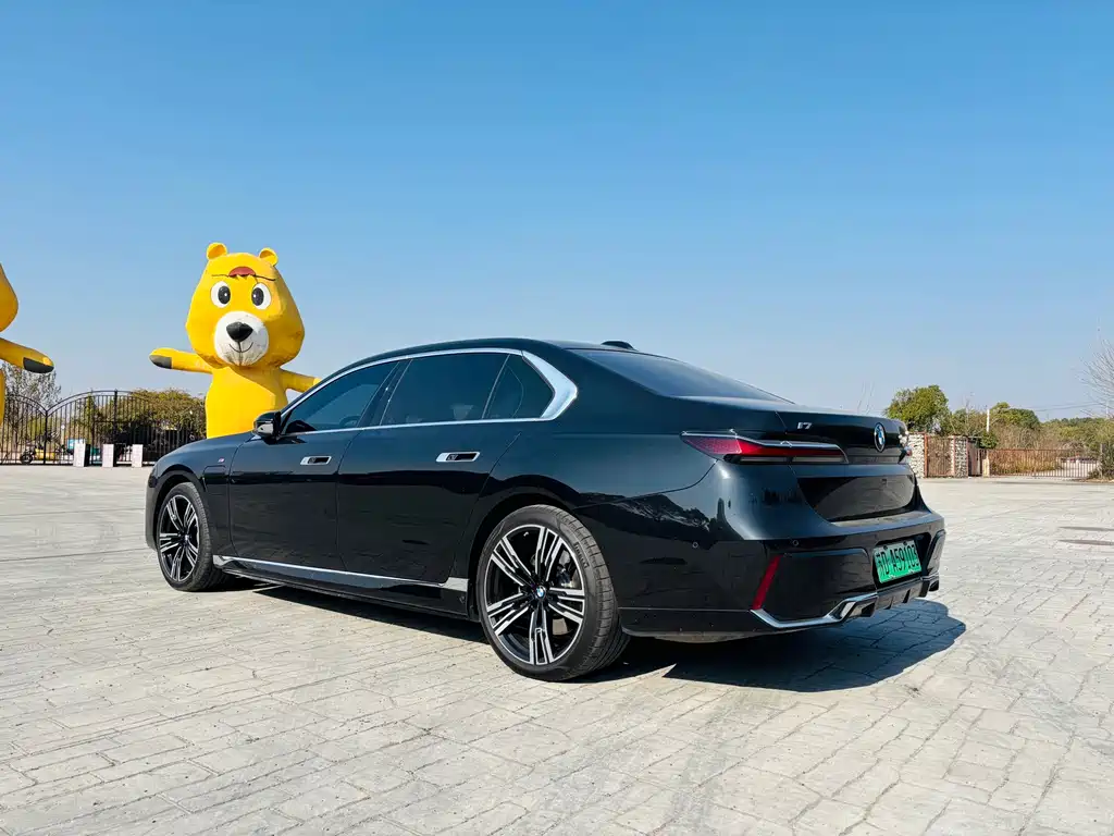 BMW i7 — фото 4