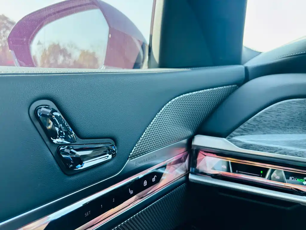 BMW i7 — фото 9