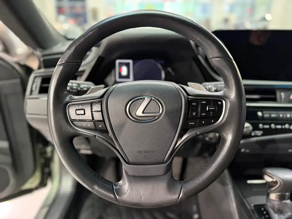 Lexus ES — фото 8