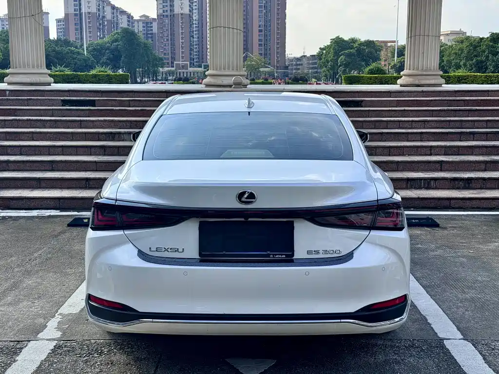 Lexus ES — фото 11