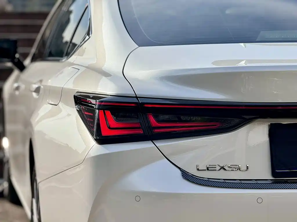 Lexus ES — фото 13