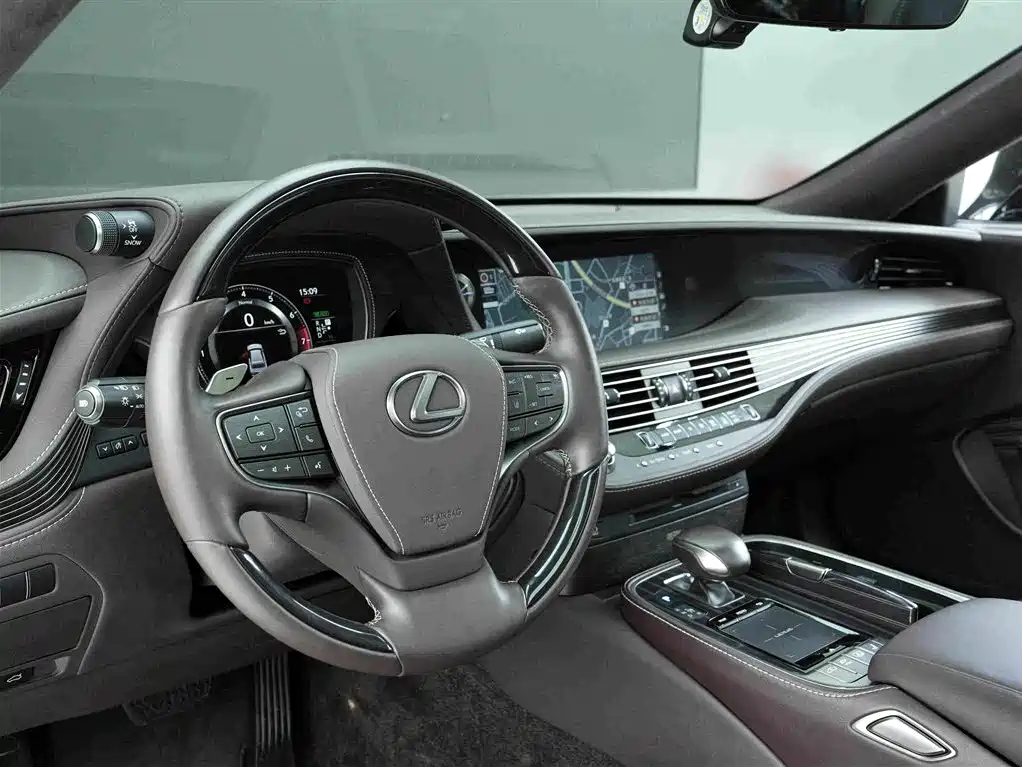 Lexus LS — фото 7