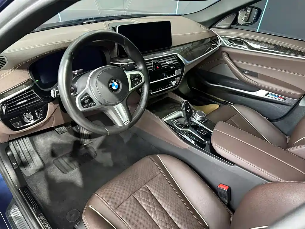 BMW 5 Series — фото 11