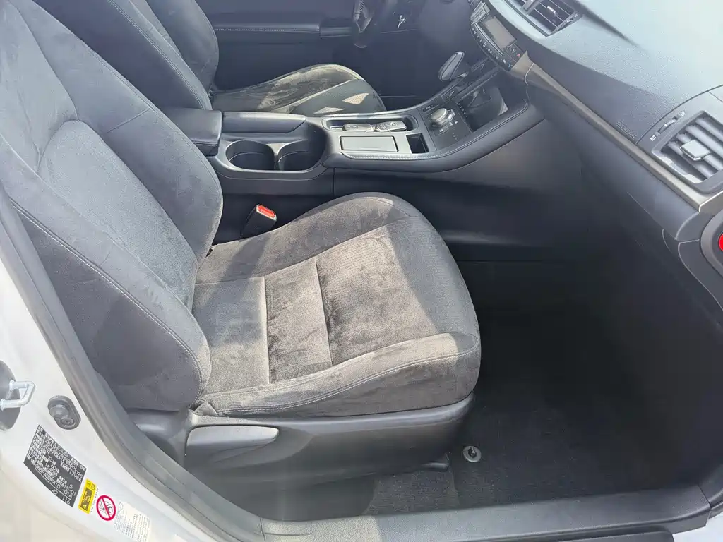 Lexus CT — фото 15