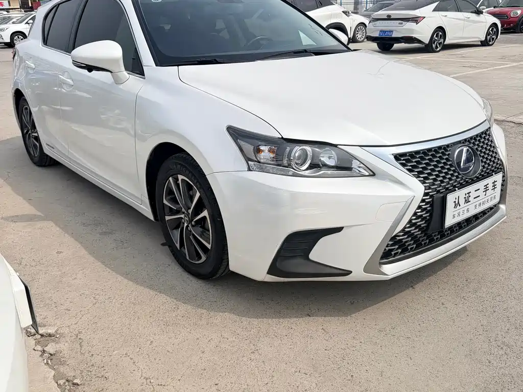 Lexus CT — фото 3