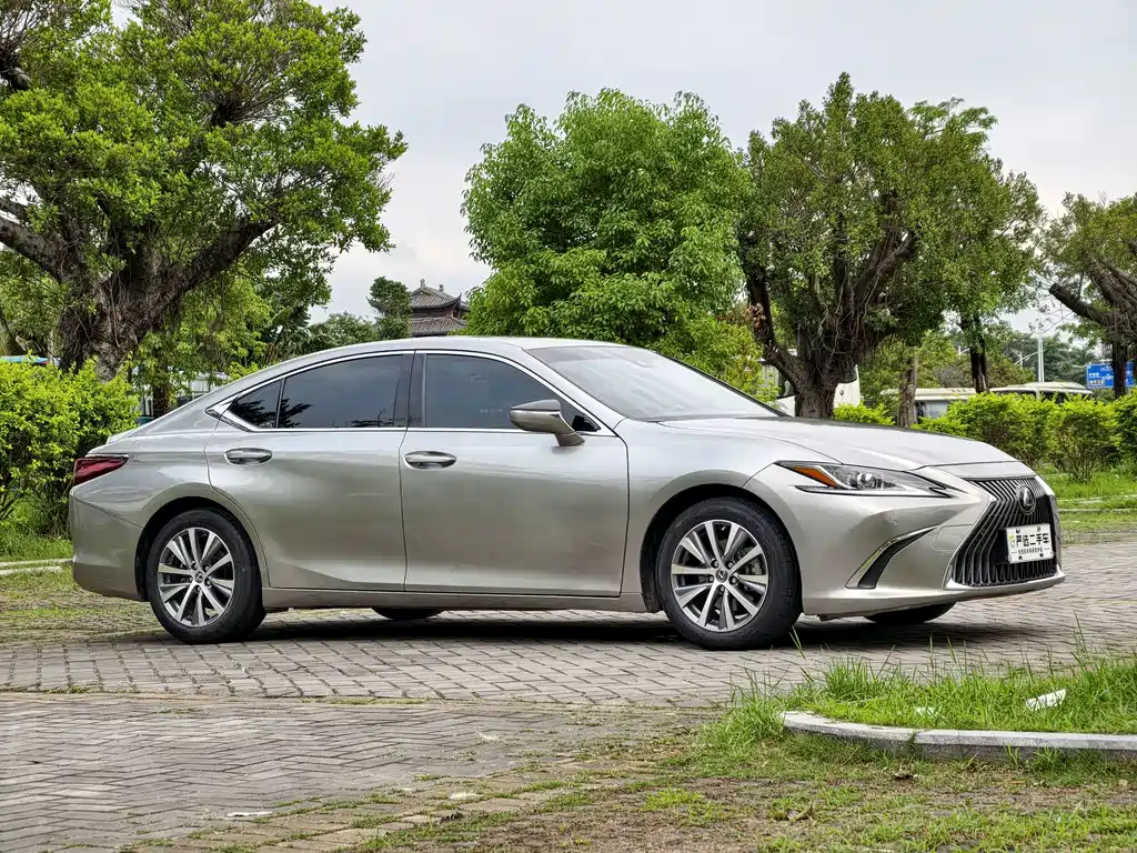 Lexus ES — фото 3