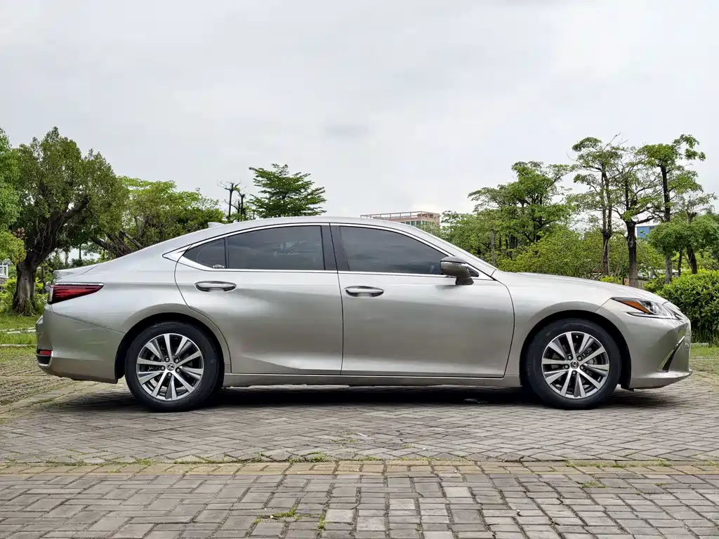 Lexus ES — фото 4
