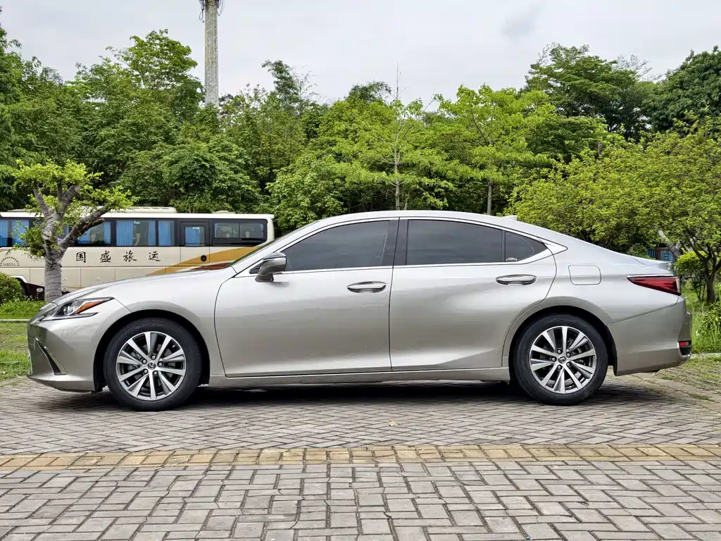 Lexus ES — фото 5