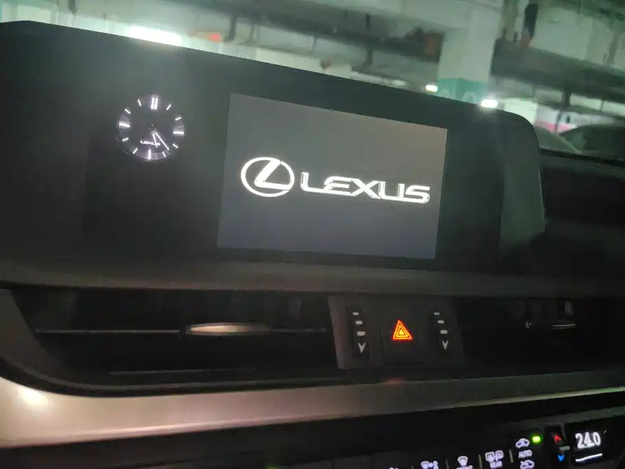 Lexus ES — фото 13
