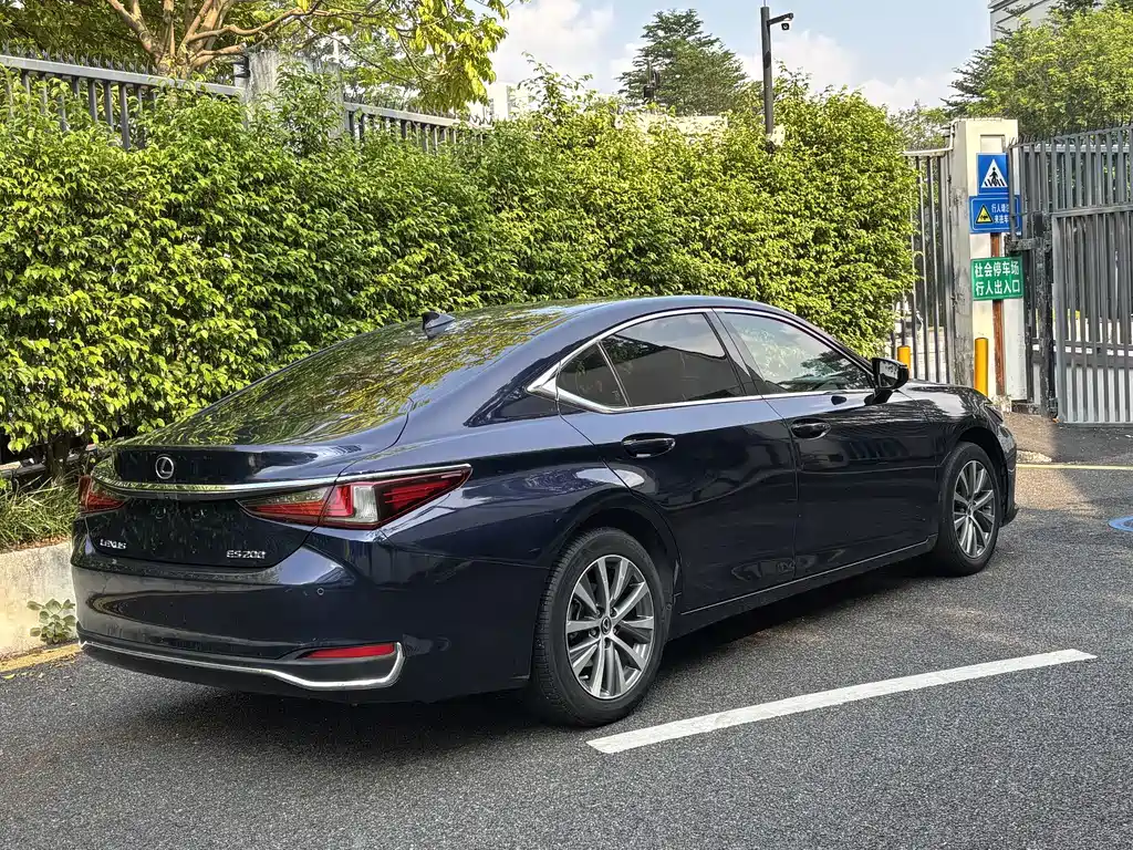 Lexus ES — фото 4
