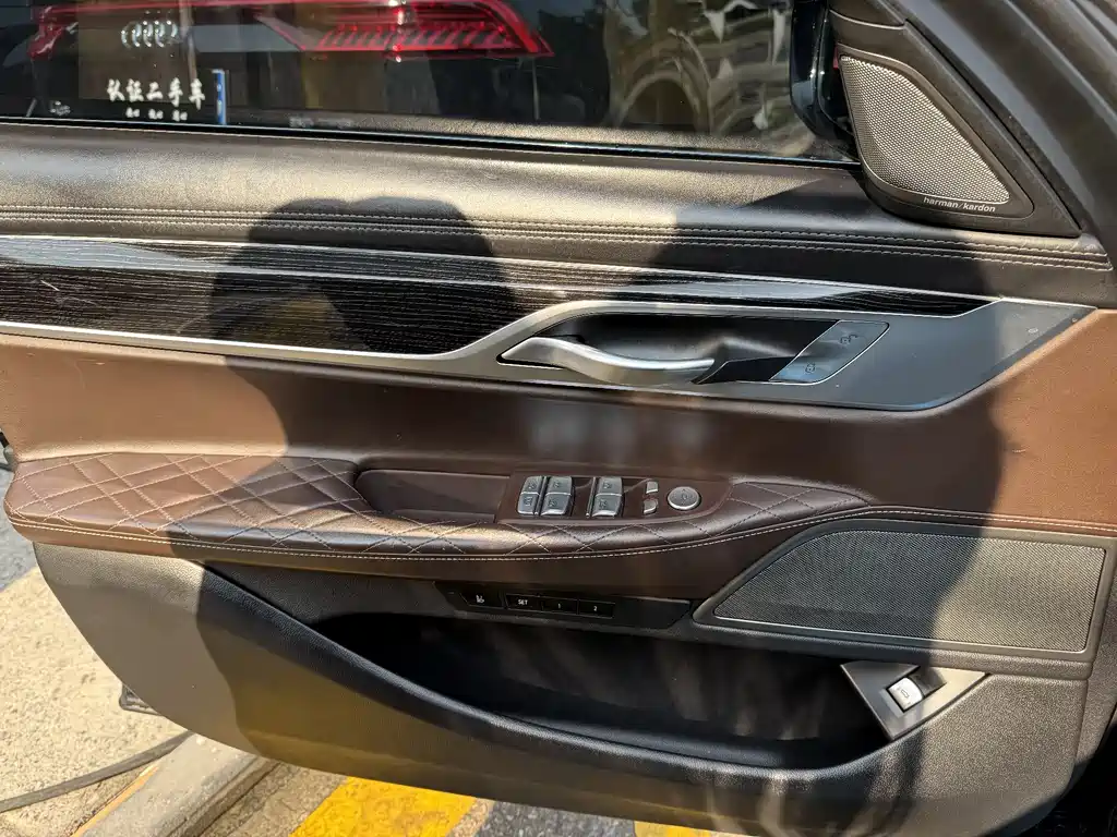 BMW 7 Series — фото 10
