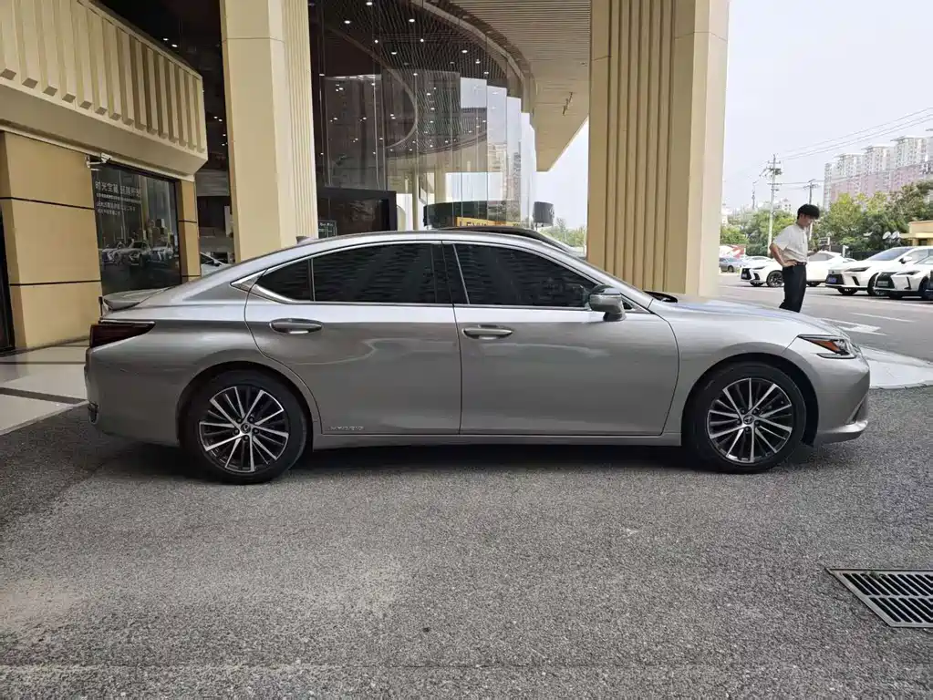 Lexus ES — фото 10