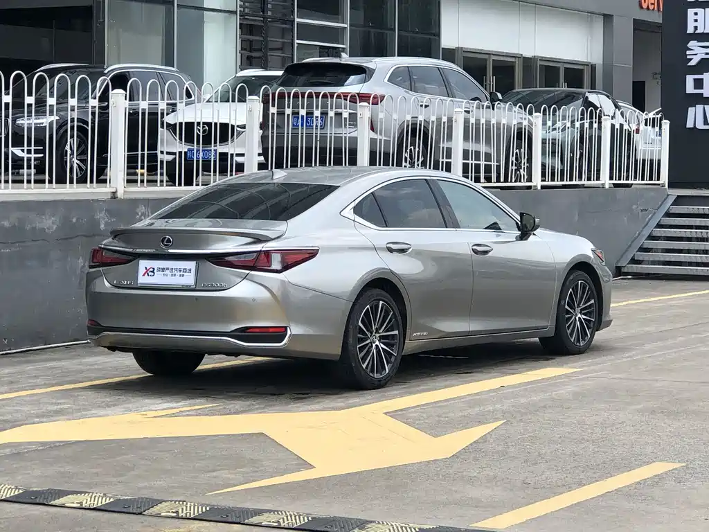 Lexus ES — фото 4