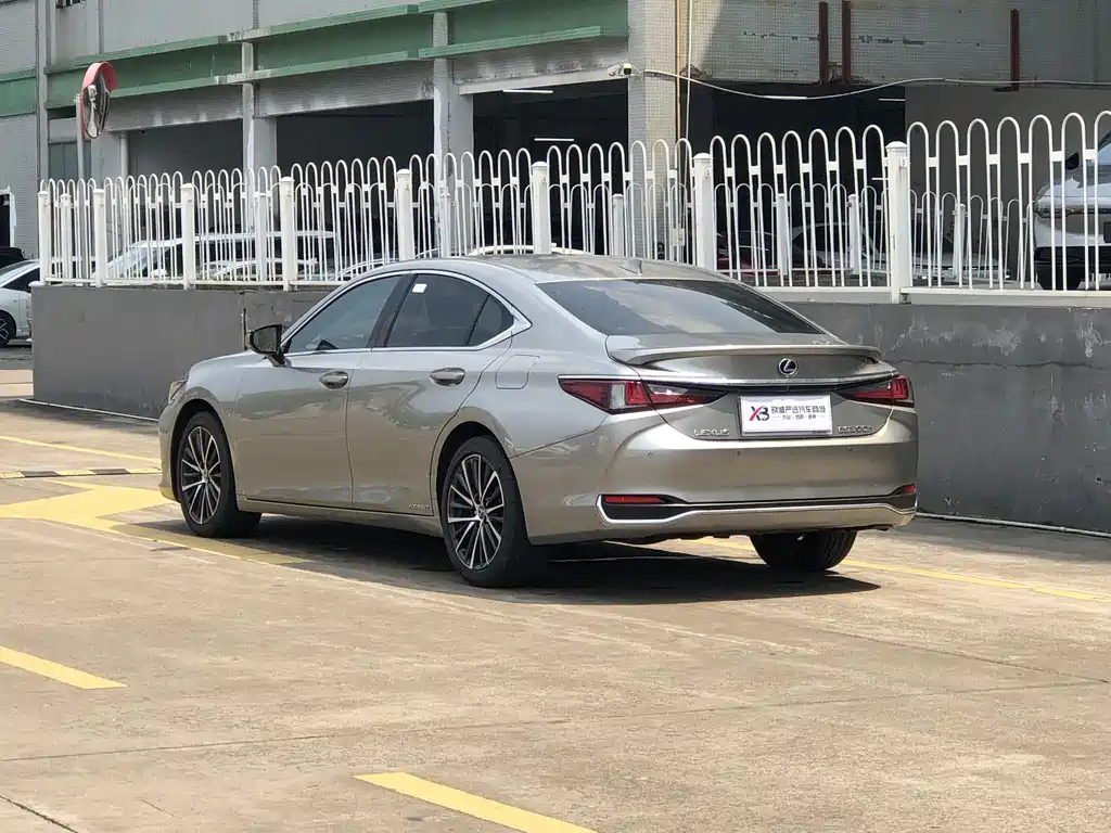 Lexus ES — фото 7