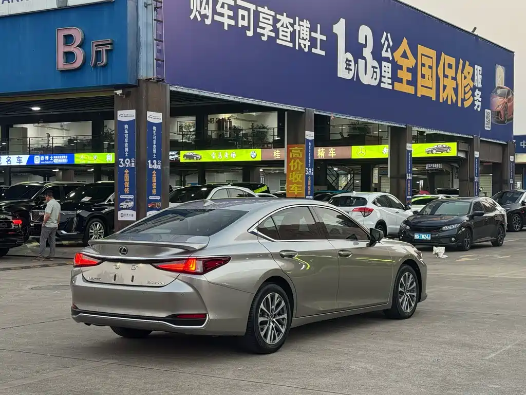 Lexus ES — фото 14
