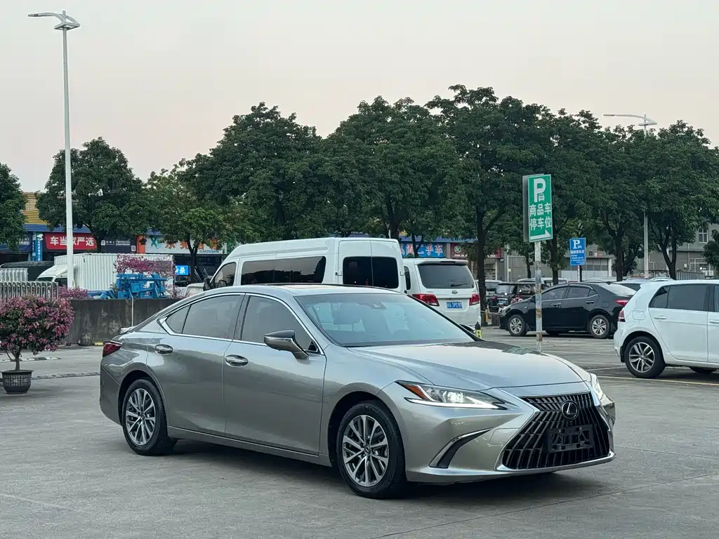 Lexus ES — фото 3