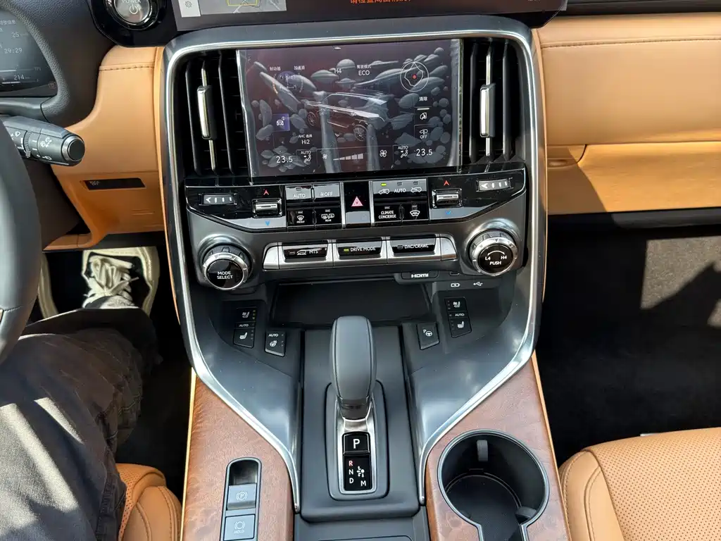 Lexus LX — фото 13