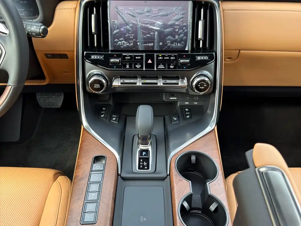Lexus LX — фото 14