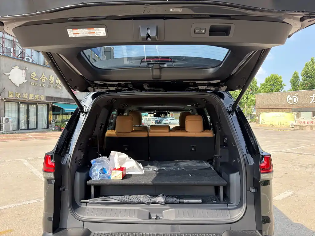Lexus LX — фото 18