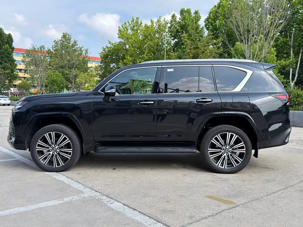Lexus LX — фото 10