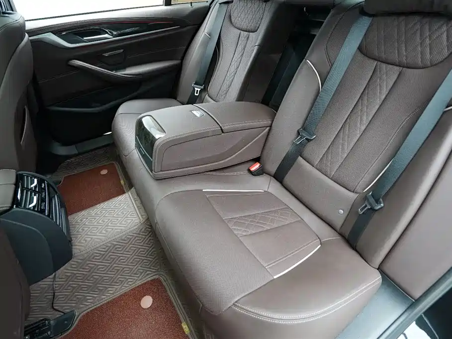 BMW 5 Series — фото 15