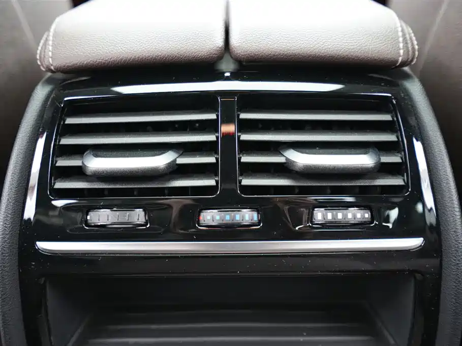 BMW 5 Series — фото 17