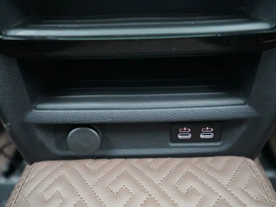 BMW 5 Series — фото 18