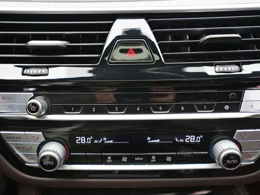 BMW 5 Series — фото 10