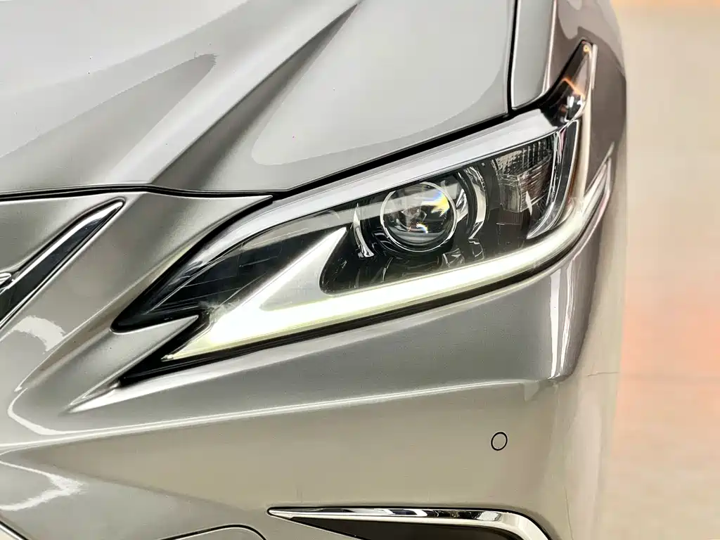 Lexus ES — фото 17