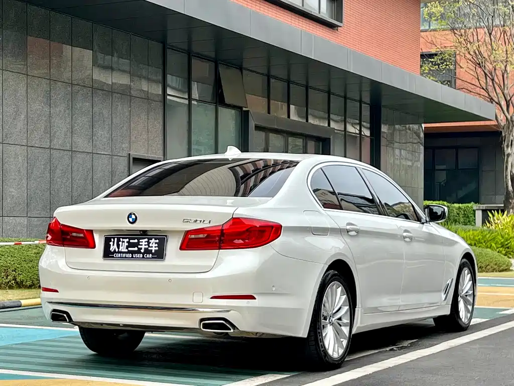 BMW 5 Series — фото 6