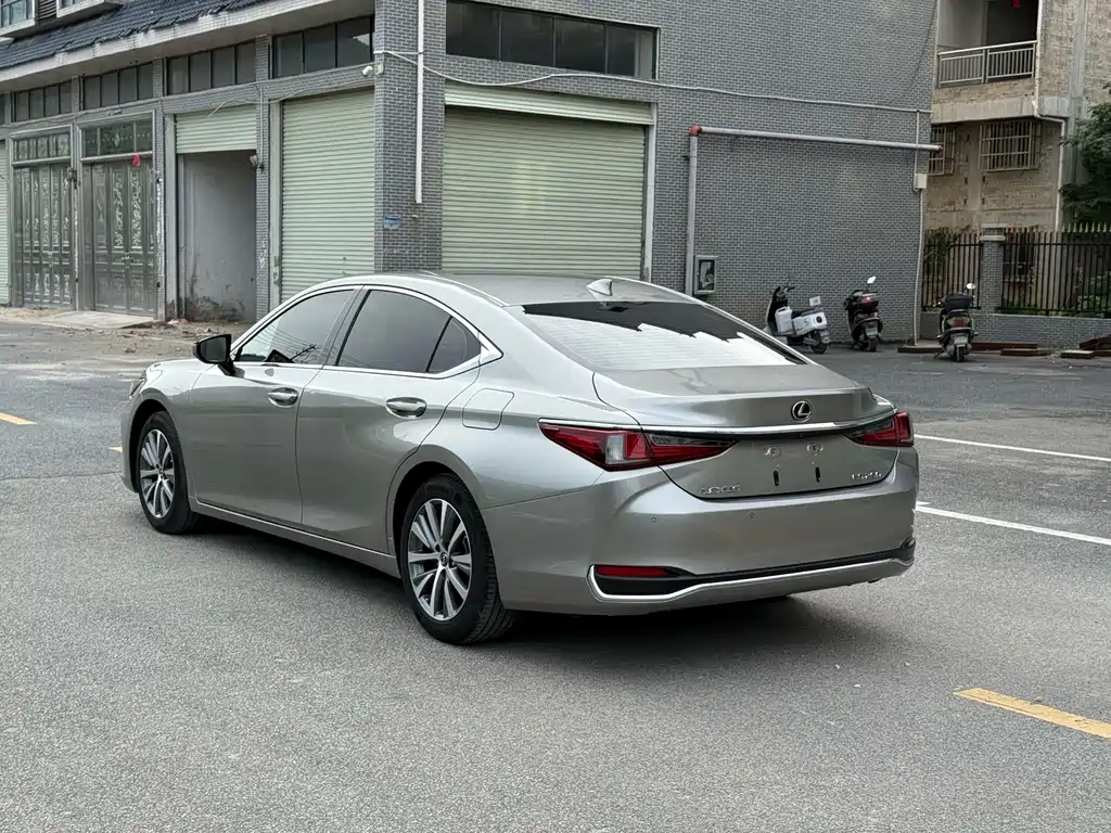 Lexus ES — фото 7