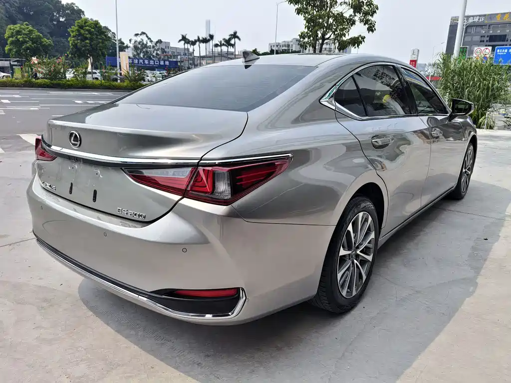 Lexus ES — фото 15