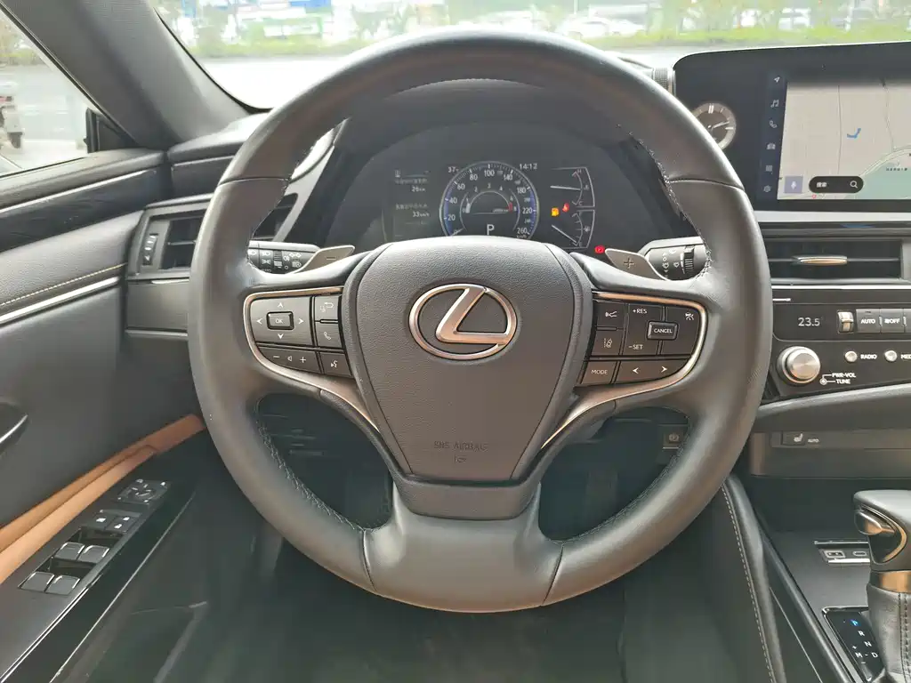 Lexus ES — фото 10